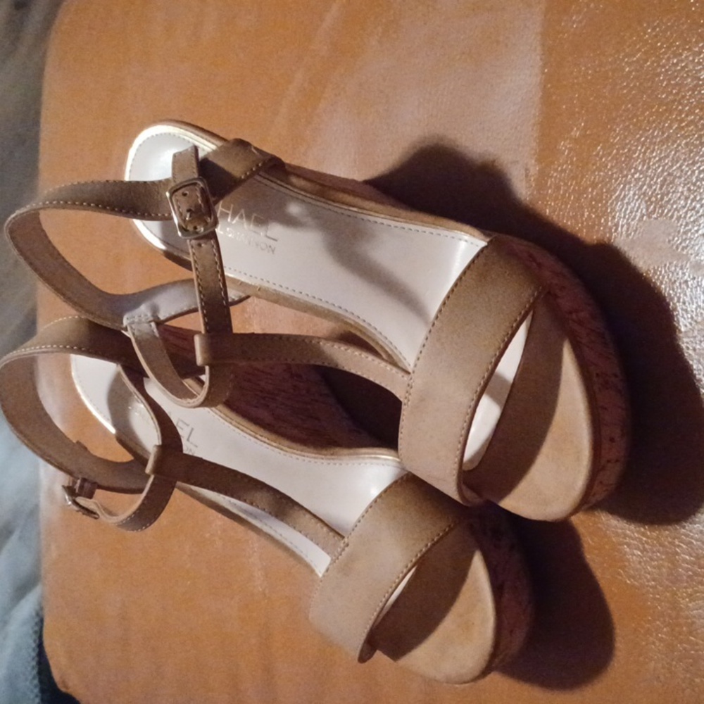 >  Michael Shannon Tan Strappy Sandals - Picture 3 of 7